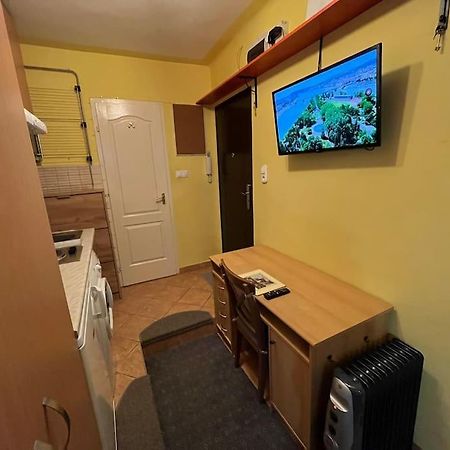 Tiny Private Apartment In Central Buda. Budapest Exterior foto