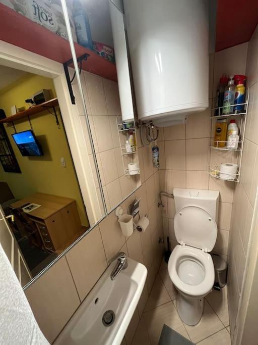 Tiny Private Apartment In Central Buda. Budapest Exterior foto
