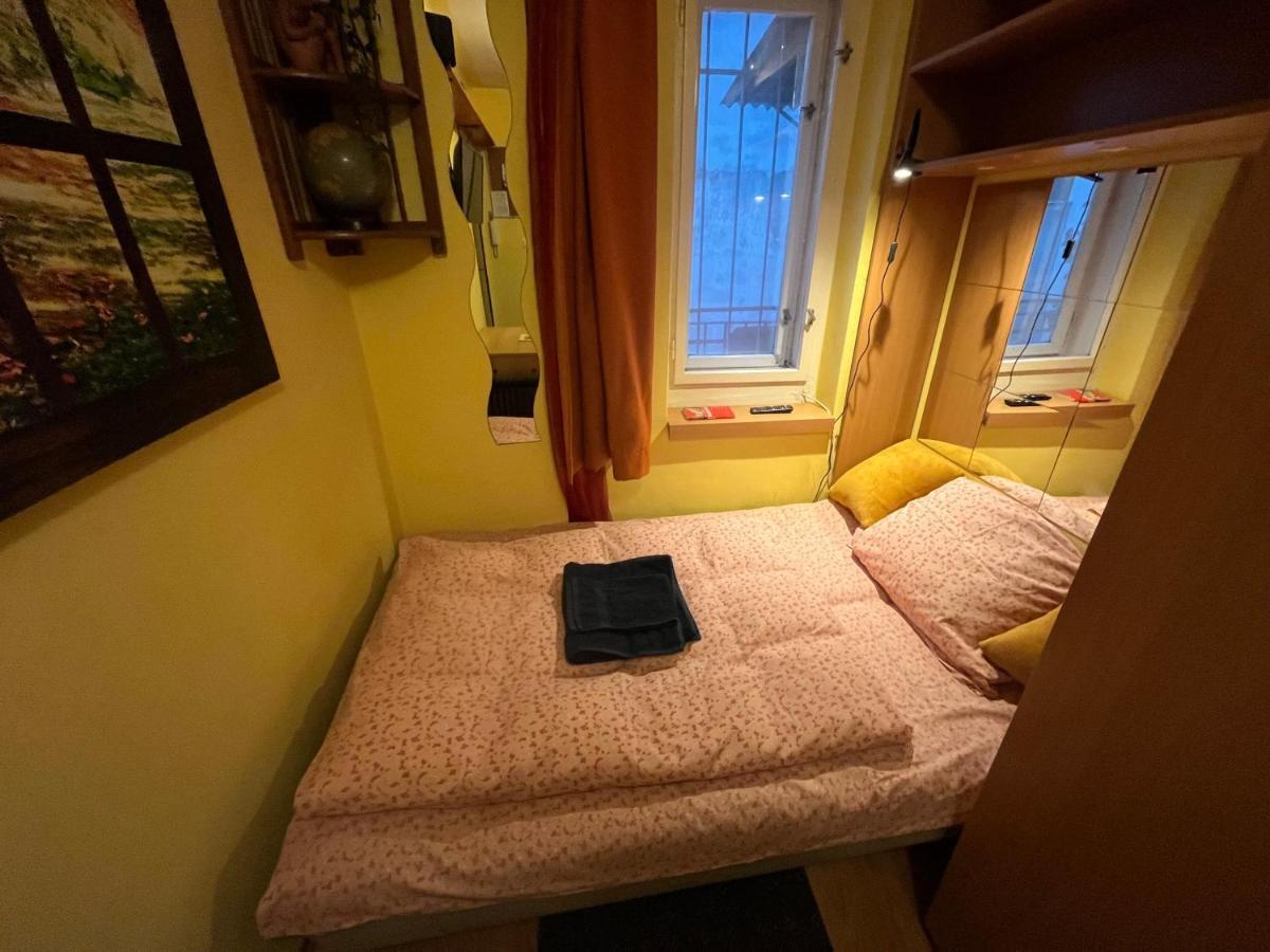 Tiny Private Apartment In Central Buda. Budapest Exterior foto